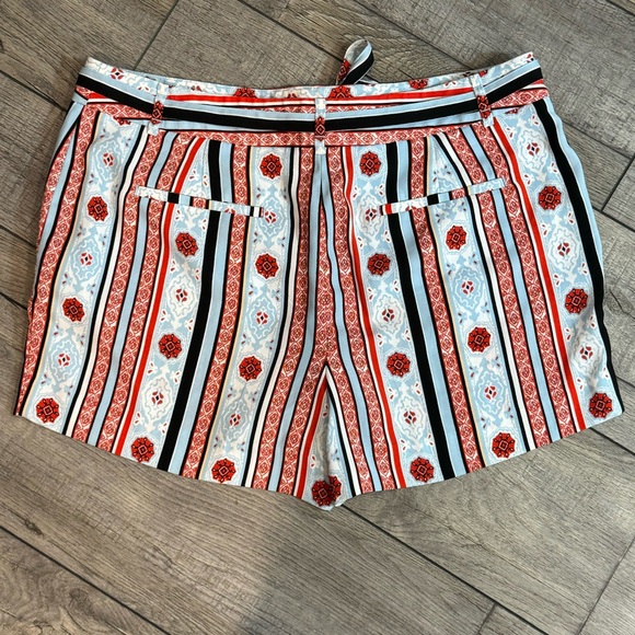 Ann Taylor LOFT Costa Tie Waist Fluid Shorts Size 10 - Picture 4 of 8